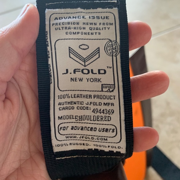 JFold Leather Messenger Bag - Picture 4 of 6